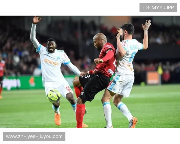 足球比赛中的集体防守与协作